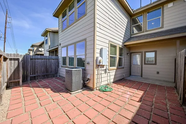 $1,800 | 8231 Hawthorne Valley Lane, Houston, TX 77095