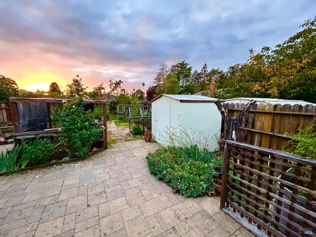 a view of a black and white fence