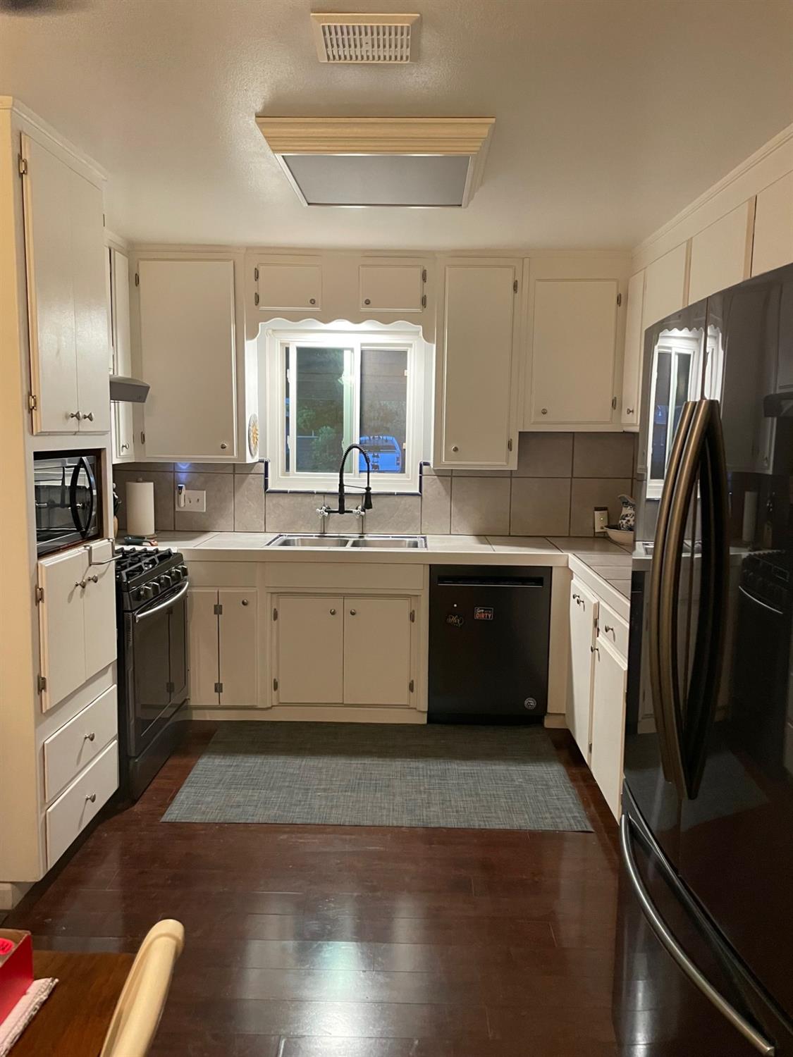 1606 Bay Meadows Drive Modesto, CA 95350 - Photo 5 of 20 a kitchen with a sink a stove and refrigerator