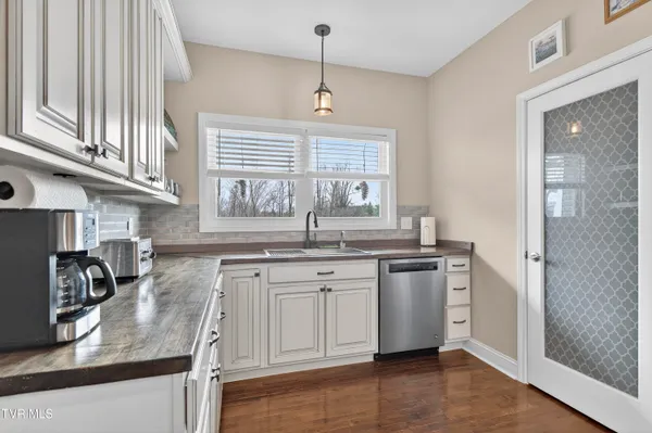 $649,900 | 222 Spanish Oak Lane, Glade Spring, VA 24340