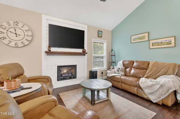 $649,900 | 222 Spanish Oak Lane, Glade Spring, VA 24340