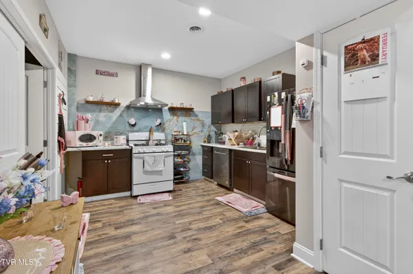 $649,900 | 222 Spanish Oak Lane, Glade Spring, VA 24340