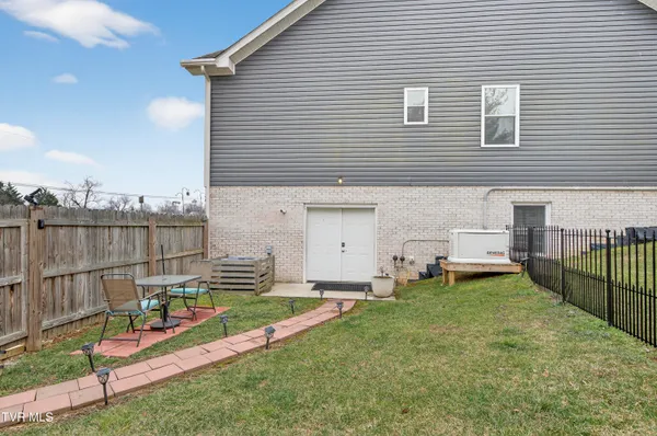 $649,900 | 222 Spanish Oak Lane, Glade Spring, VA 24340