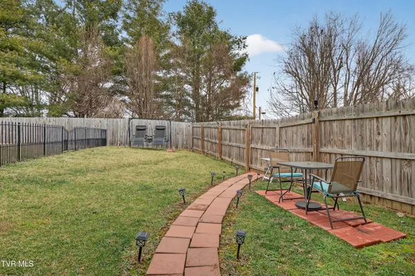 $649,900 | 222 Spanish Oak Lane, Glade Spring, VA 24340