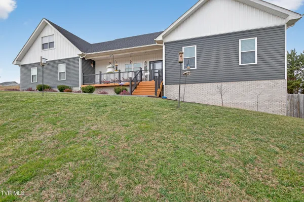 $649,900 | 222 Spanish Oak Lane, Glade Spring, VA 24340