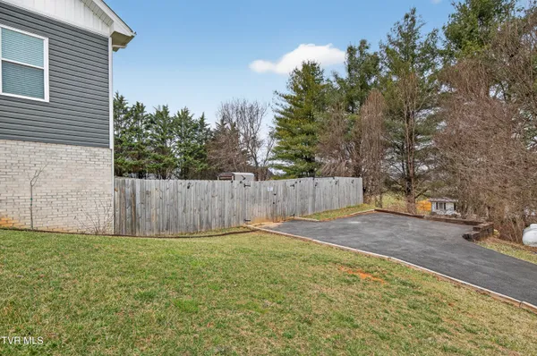 $649,900 | 222 Spanish Oak Lane, Glade Spring, VA 24340