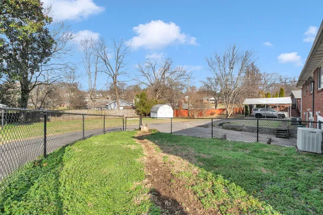 a view of a yard with a house