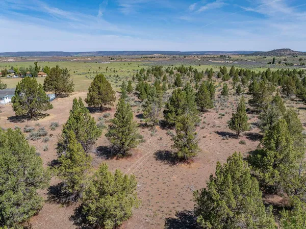 a view of an outdoor space