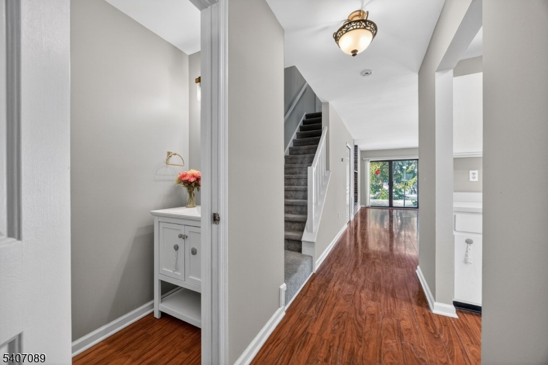 254 Penns Way Bernards, NJ 07920 - Photo 5 of 21