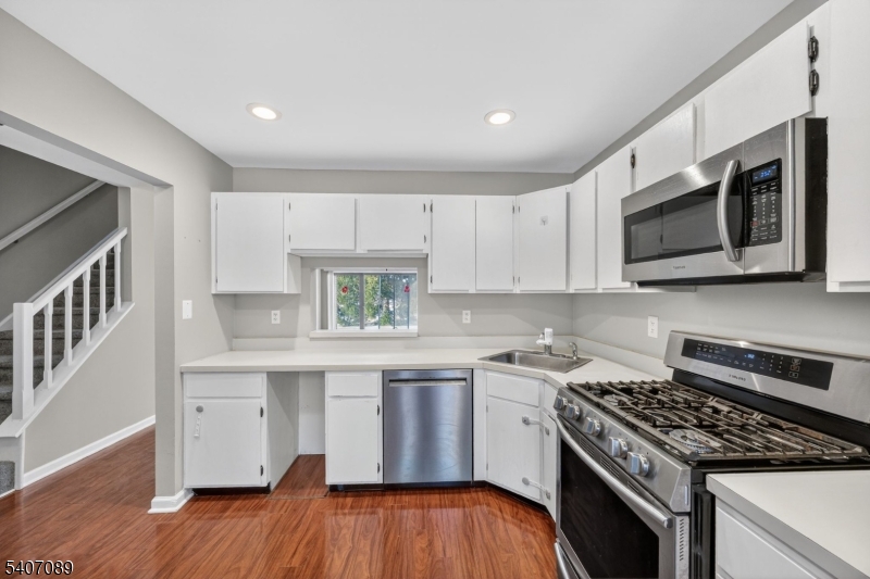 254 Penns Way Bernards, NJ 07920 - Photo 8 of 21