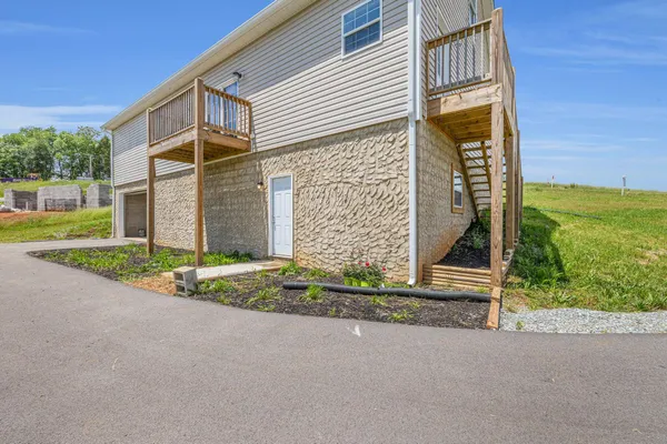 $379,000 | 185 Waters Edge Dr Spring, Spring City, TN 37381