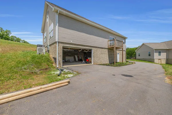 $379,000 | 185 Waters Edge Dr Spring, Spring City, TN 37381