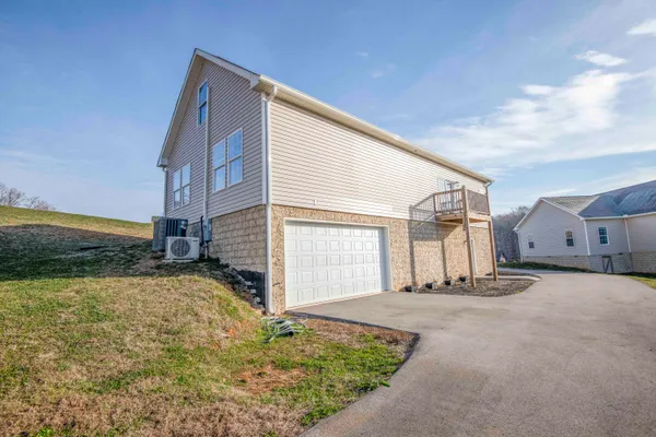 $379,000 | 185 Waters Edge Dr Spring, Spring City, TN 37381