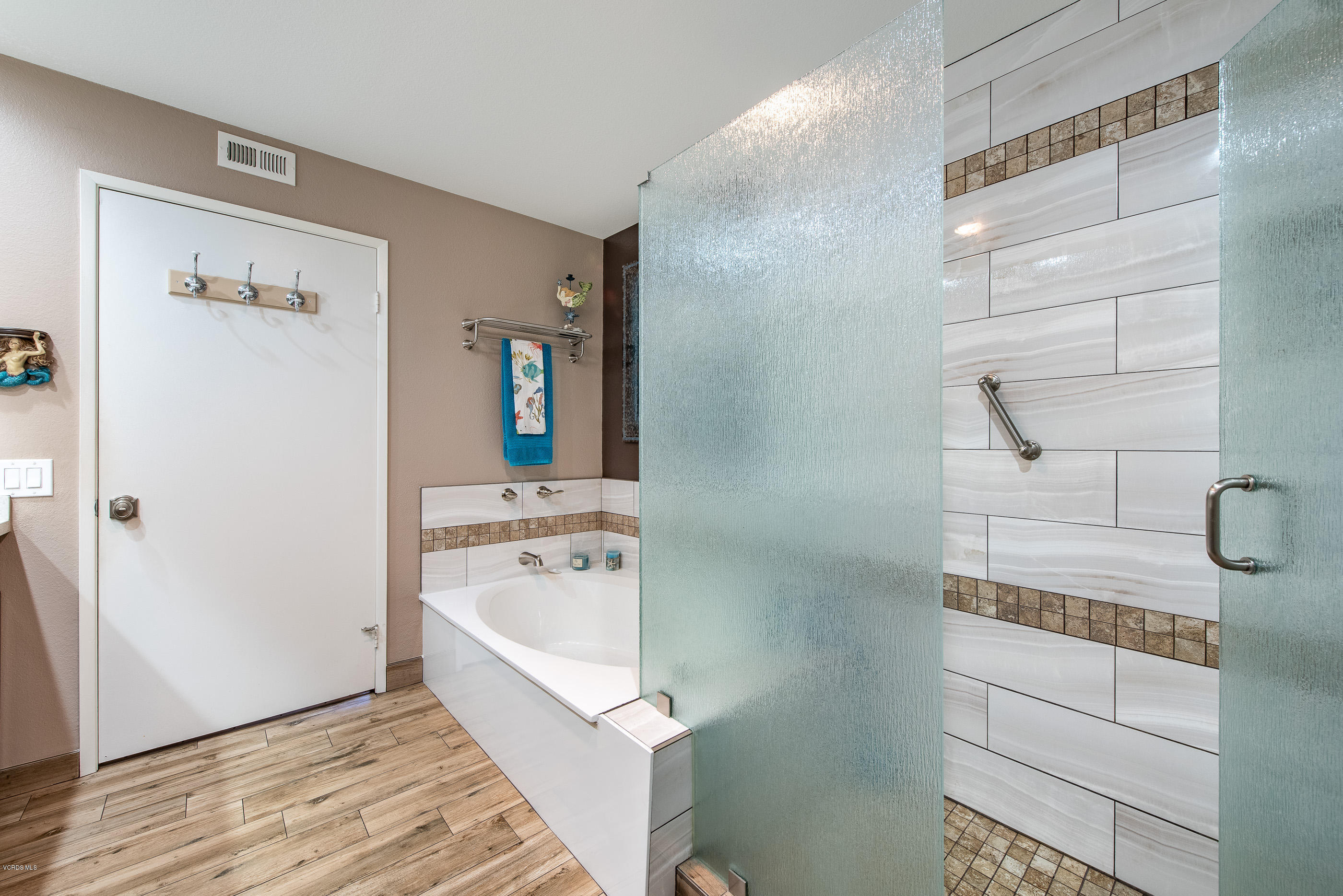 2872 Coast Circle, Unit 203 Huntington Beach, CA 92649 - Photo 26 of 42 a bathroom with a bathtub and a sink