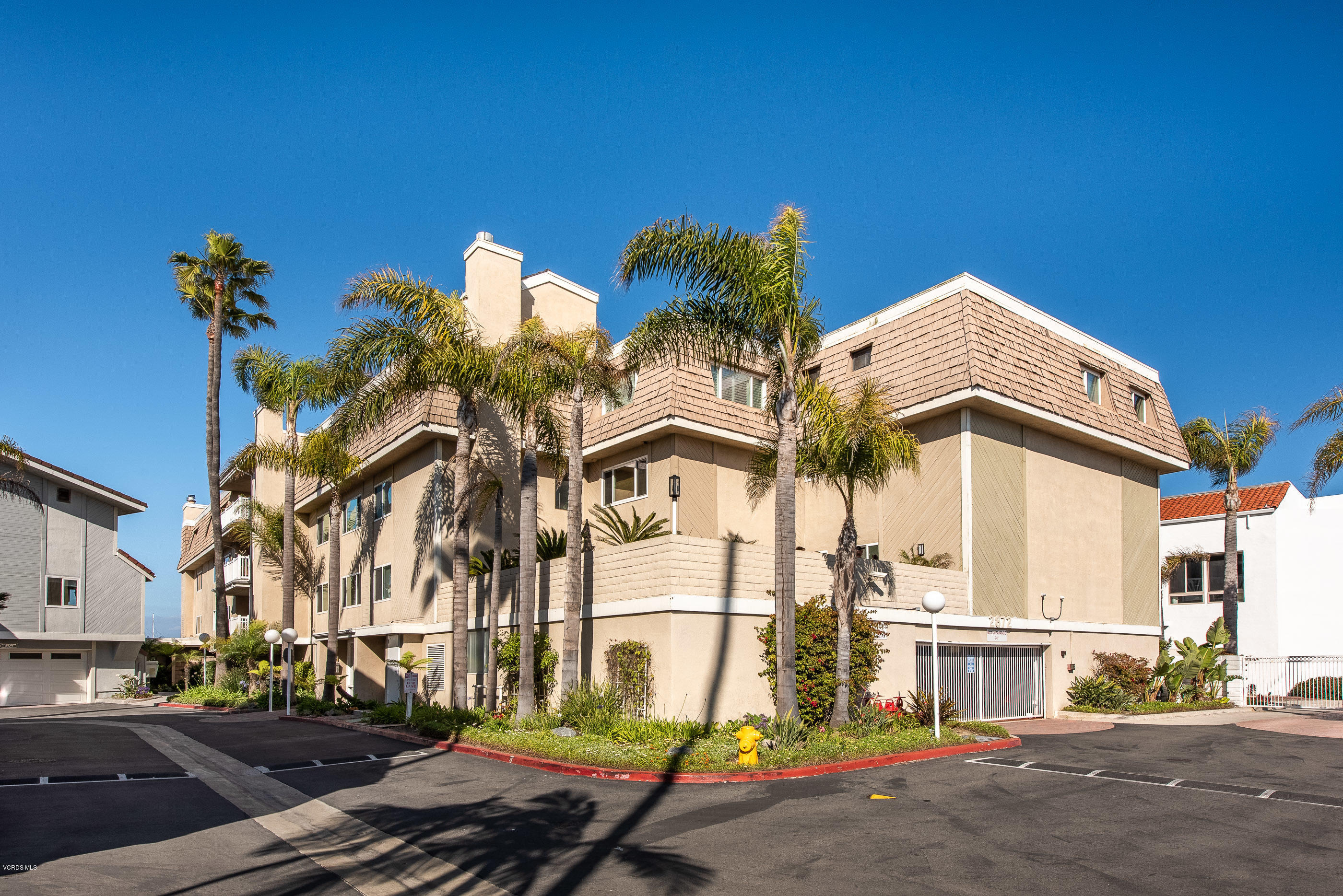2872 Coast Circle, Unit 203 Huntington Beach, CA 92649 - Photo 41 of 42 a front view of a building