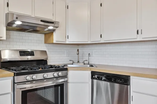 $2,850 | 9 Kennedy Drive, Unit 9, North Chelmsford, MA 01863