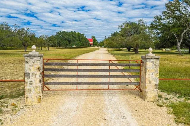 $2,300,000 | 6754 North Grape Creek Road, Fredericksburg, TX 78624