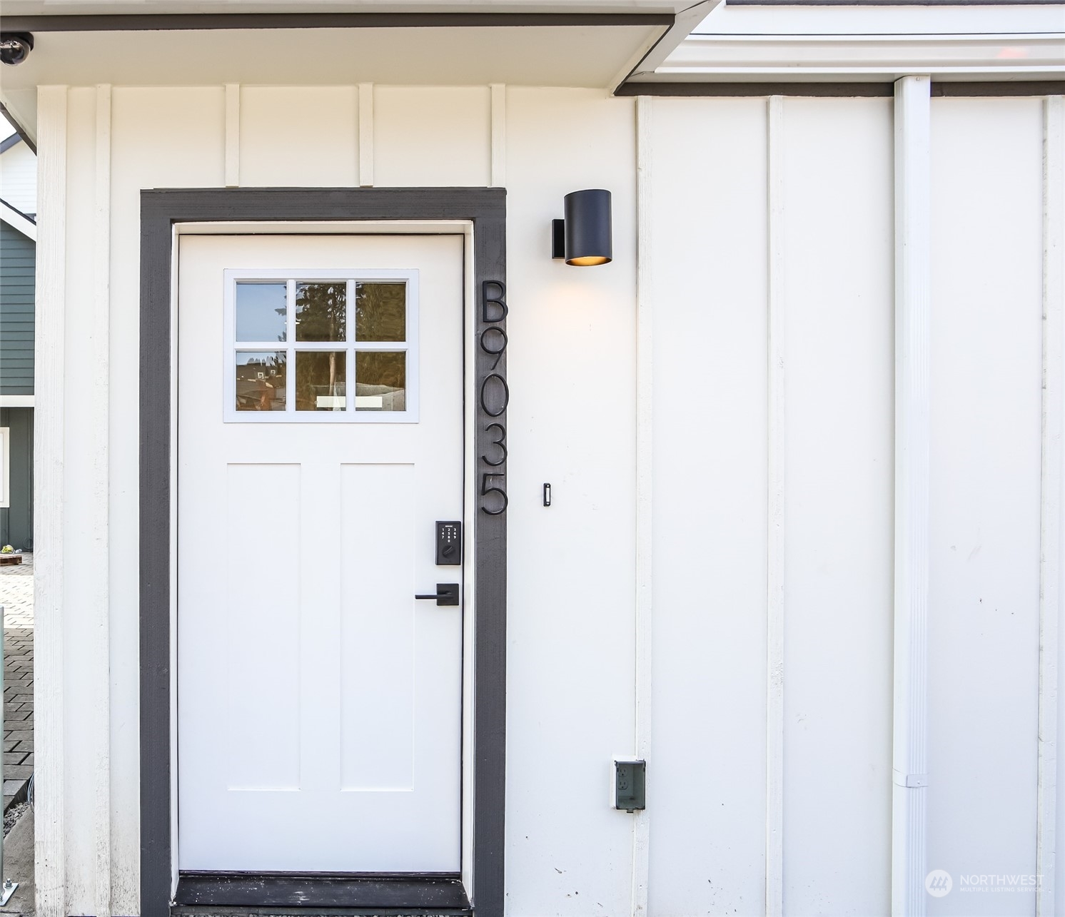 9033 15th Avenue Southwest Seattle, WA 98106 - Photo 11 of 17