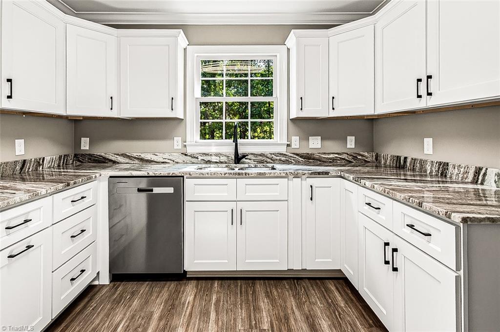 5578 Woodstream Road Randleman, NC 27317 - Photo 13 of 37 Kitchen