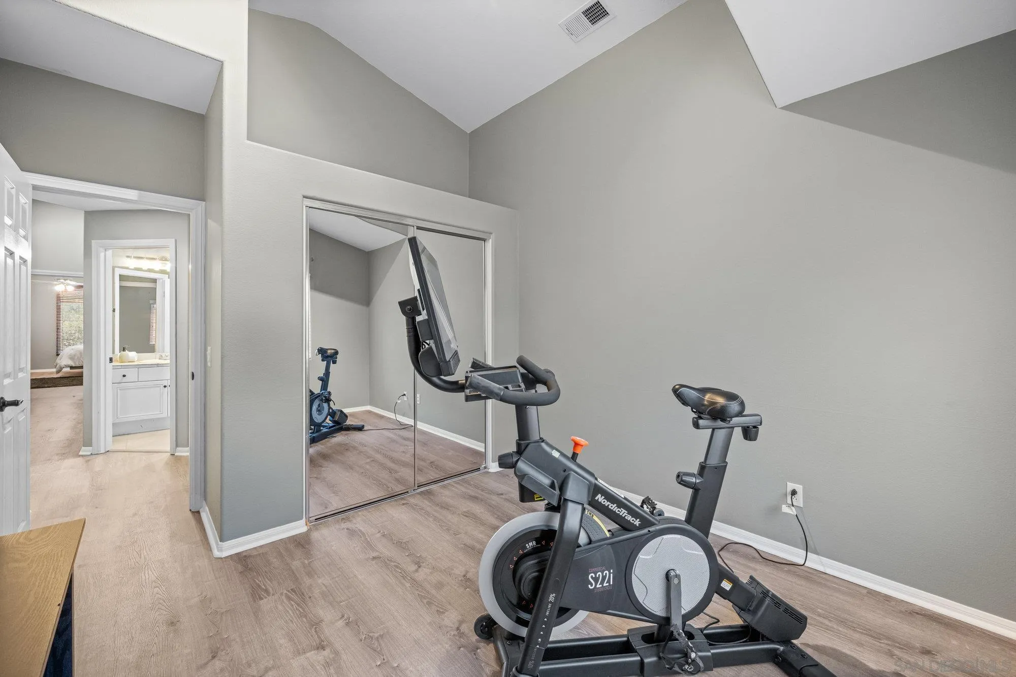 640 Dimaio Way Escondido, CA 92027 - Photo 19 of 31 a room with gym equipment