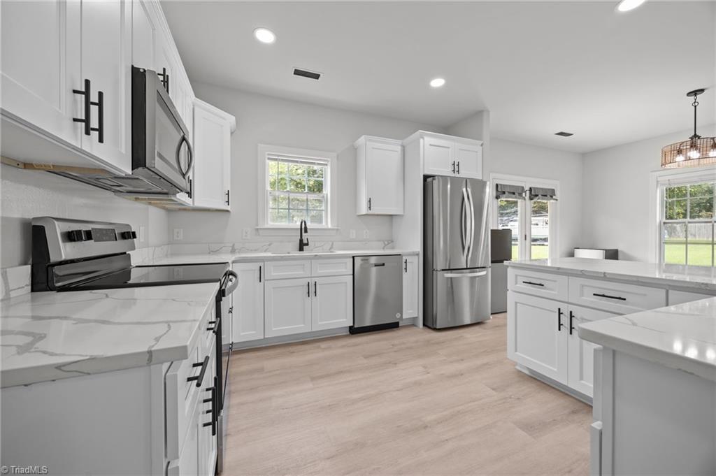 5305 Ridgefall Road Greensboro, NC 27410 - Photo 7 of 36