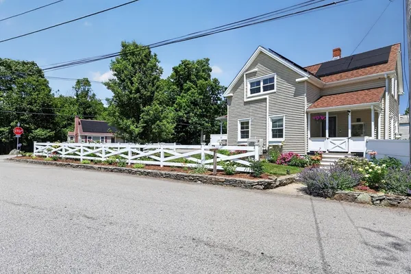 $475,000 | 221 County Street, Seekonk, MA 02771