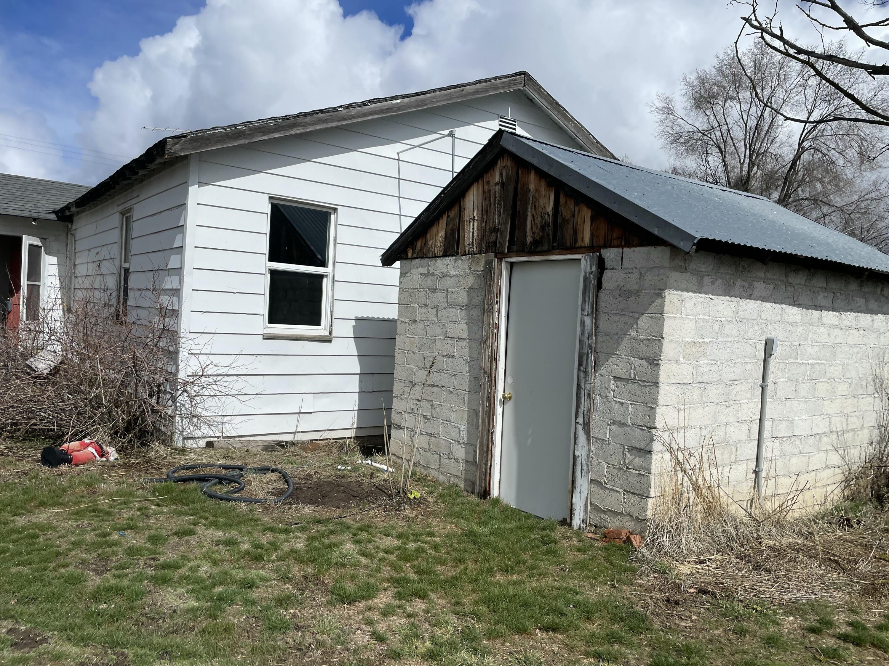 1220 Joe Wright Road Klamath Falls, OR 97603 - Photo 7 of 15 IMG_5223