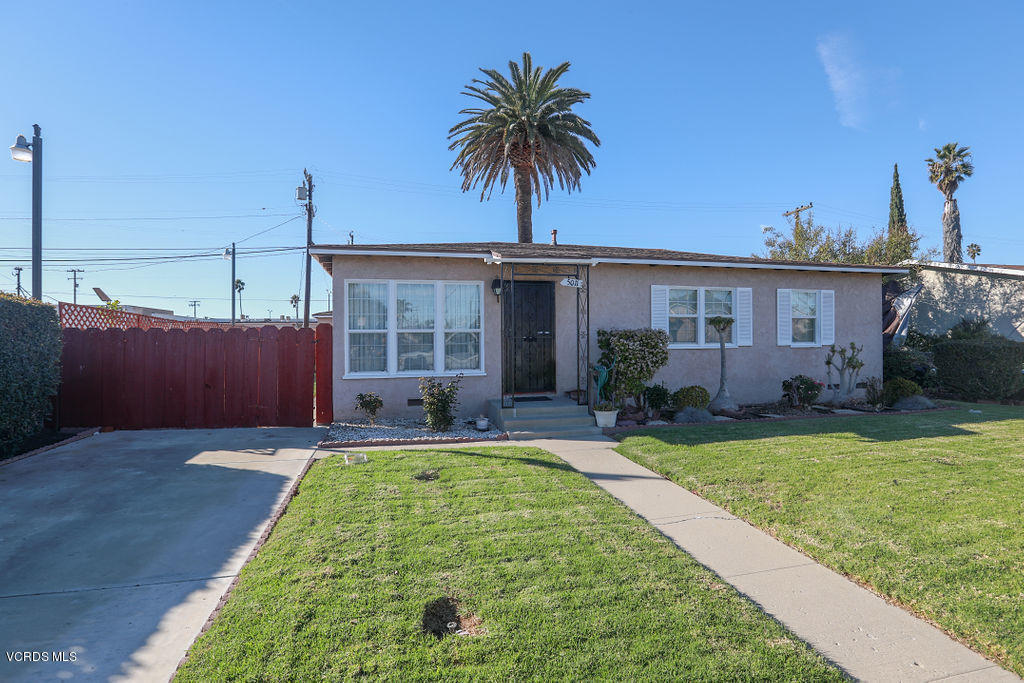 5011 Refsing Place Oxnard, CA 93033 - Photo 1 of 18 062A0751