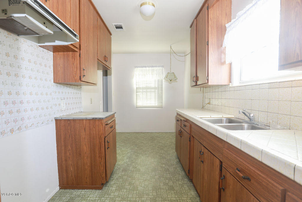 5011 Refsing Place Oxnard, CA 93033 - Photo 12 of 18 062A0875