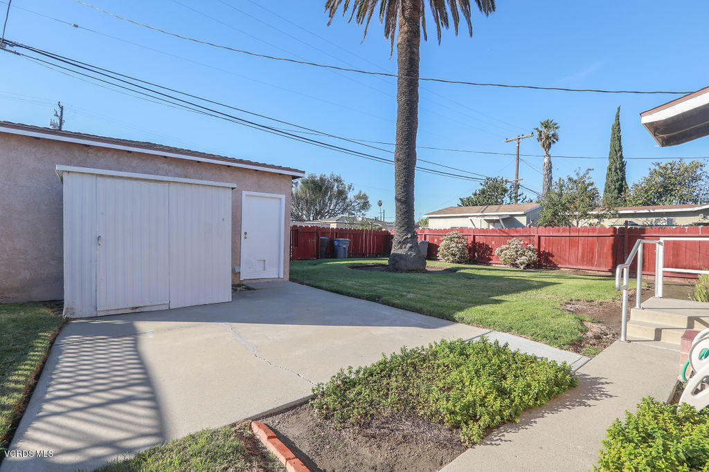 5011 Refsing Place Oxnard, CA 93033 - Photo 17 of 18 062A0987