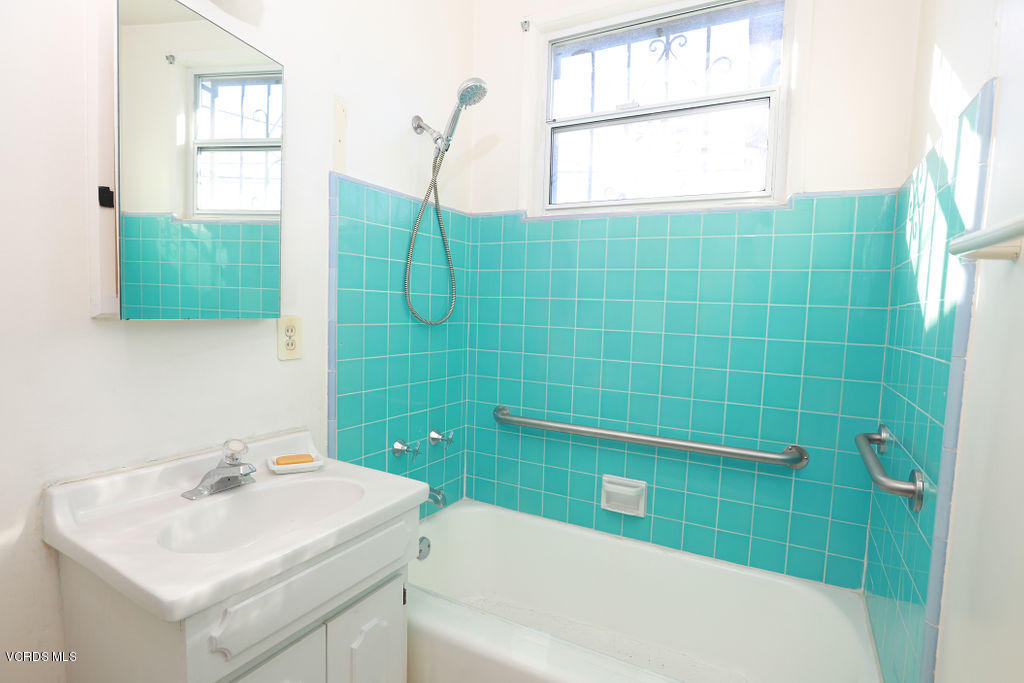5011 Refsing Place Oxnard, CA 93033 - Photo 9 of 18 062A0857