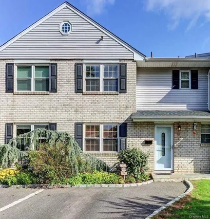 $899,000 | 15 Manors Drive, Jericho, NY 11753