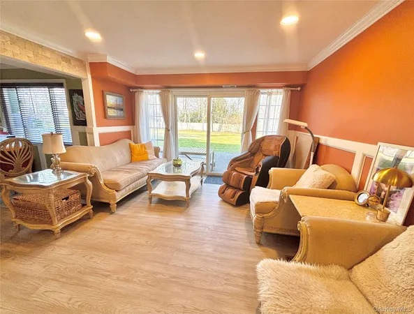 $899,000 | 15 Manors Drive, Jericho, NY 11753