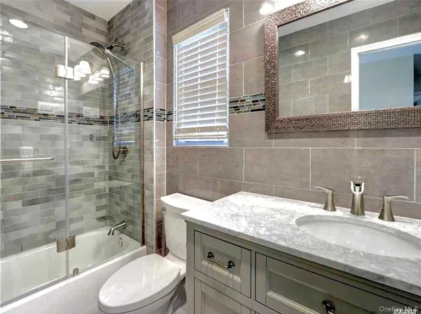 $899,000 | 15 Manors Drive, Jericho, NY 11753