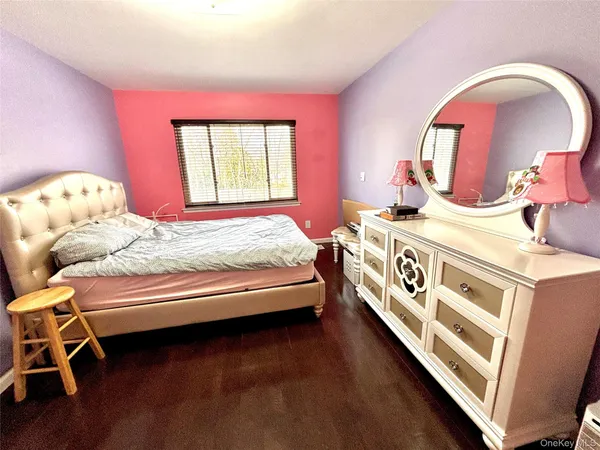$899,000 | 15 Manors Drive, Jericho, NY 11753