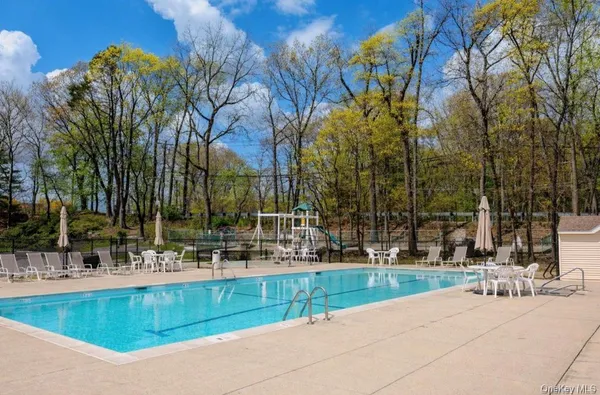 $899,000 | 15 Manors Drive, Jericho, NY 11753