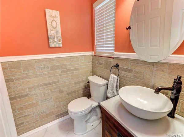 $899,000 | 15 Manors Drive, Jericho, NY 11753