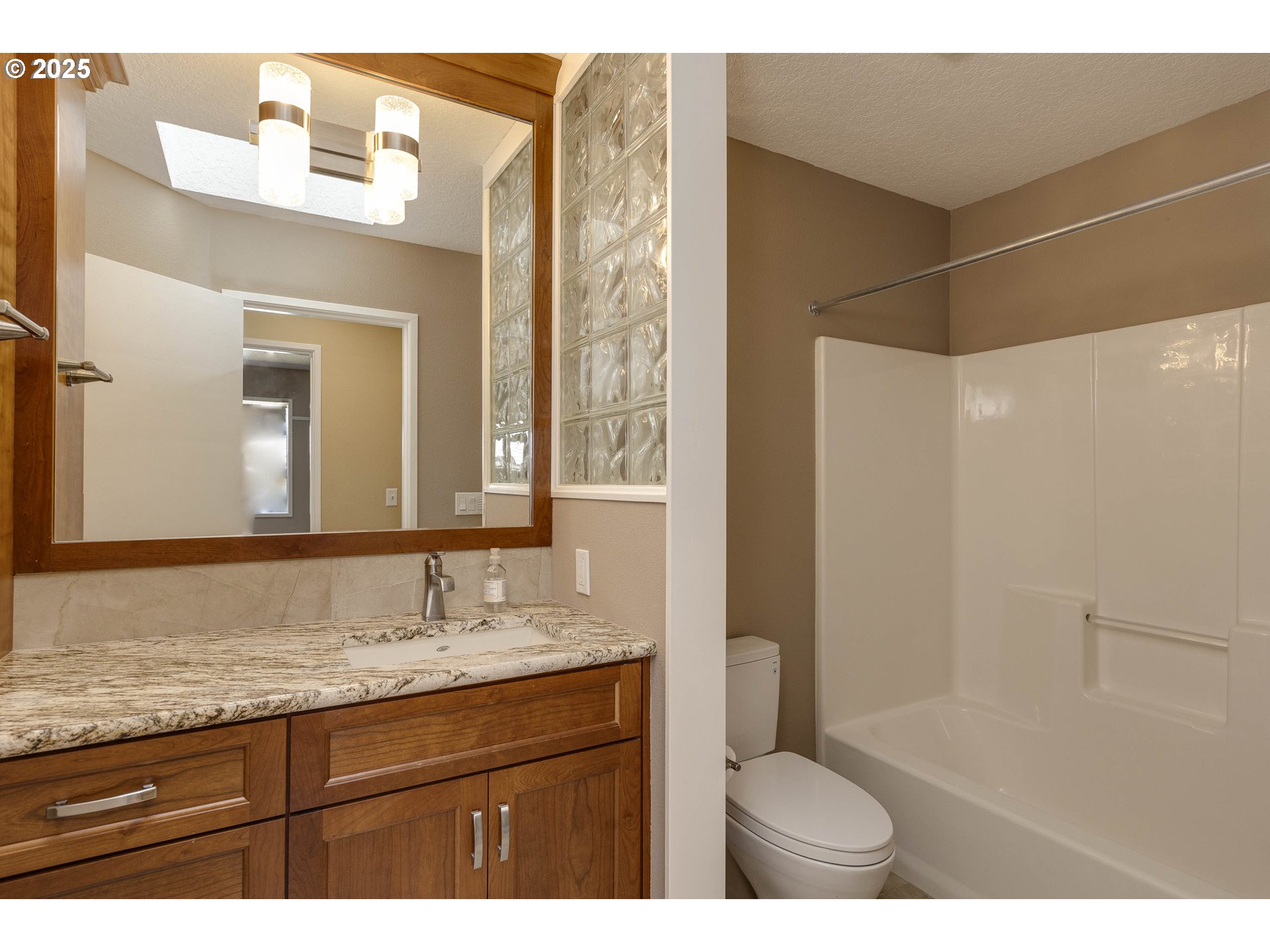 6939 Southwest 148th Court Beaverton, OR 97007 - Photo 14 of 27 Bathroom