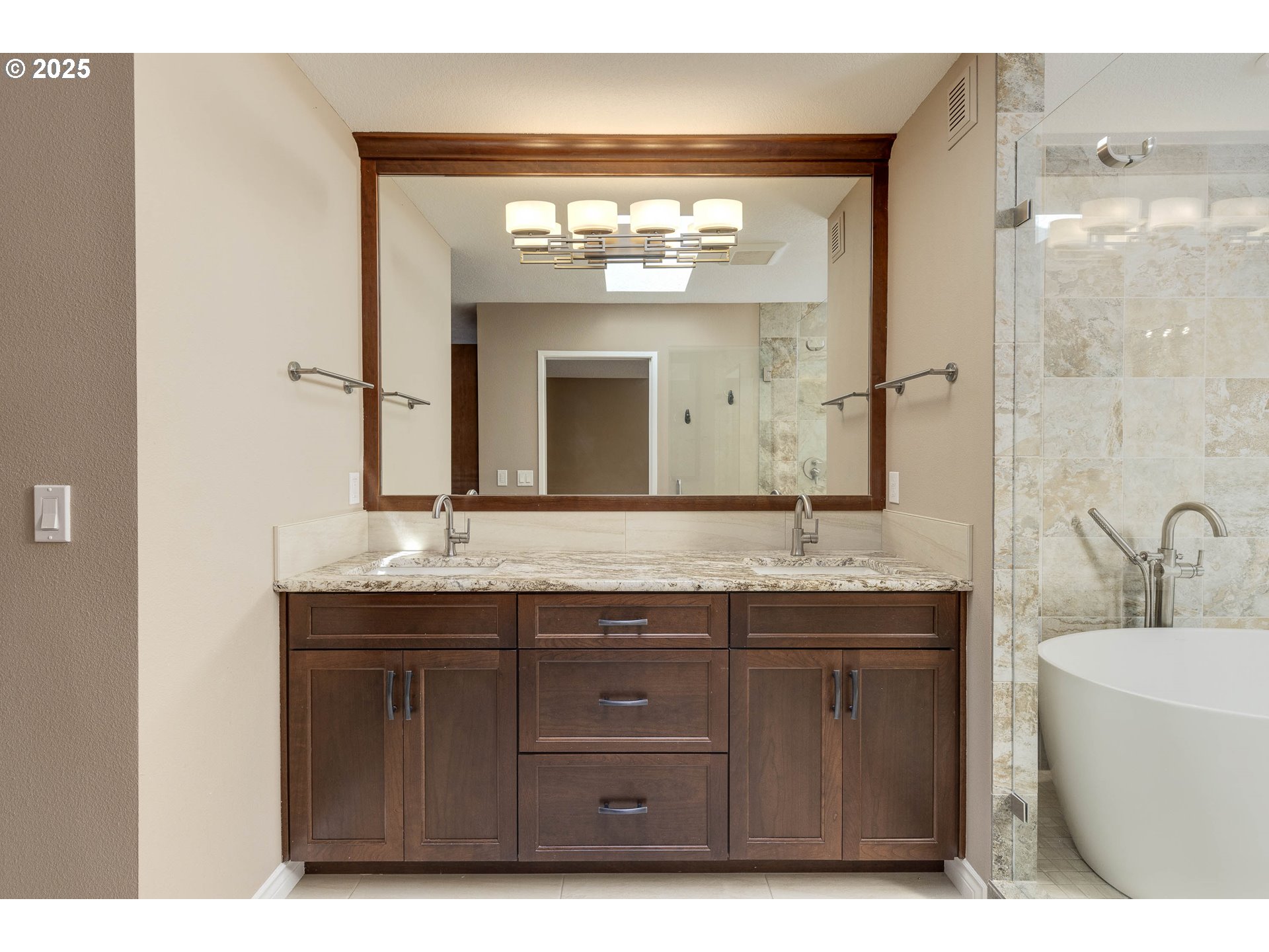 6939 Southwest 148th Court Beaverton, OR 97007 - Photo 10 of 27 Bathroom, Attached