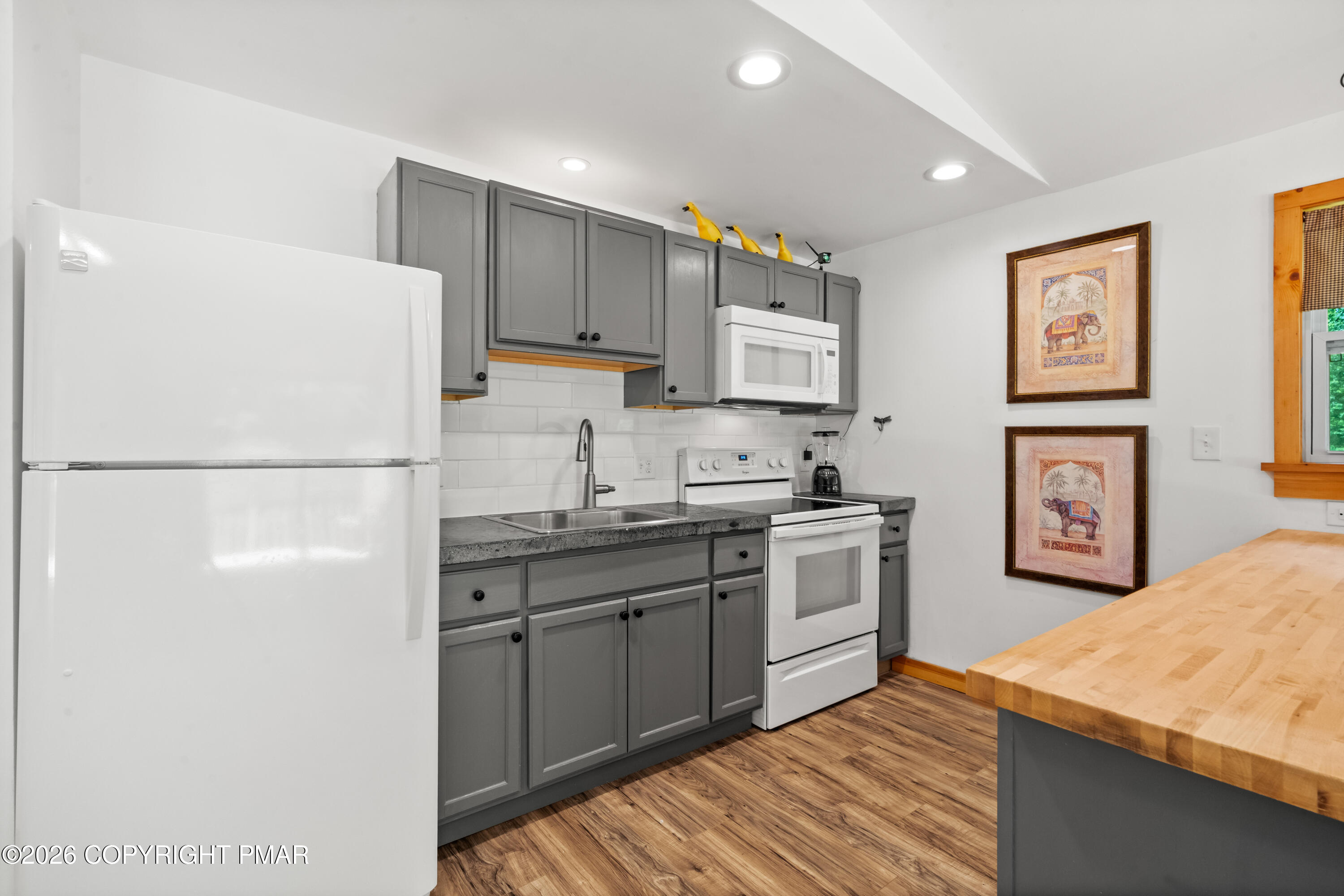 307 Timber Hill Road Henryville, PA 18332 - Photo 11 of 44 9 Kitchen