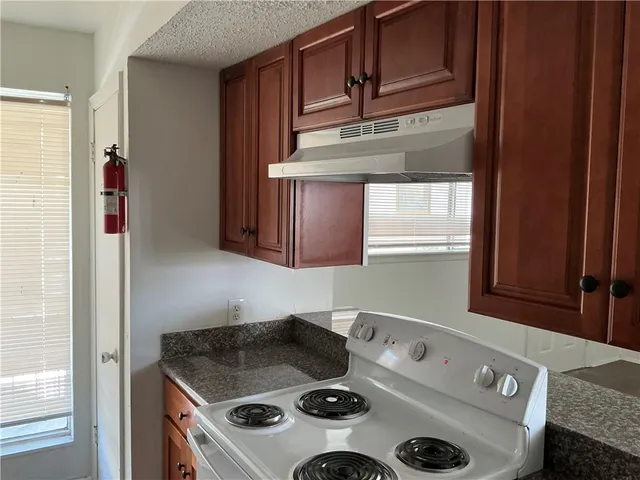 $950 | 2401 Pasadena Avenue, Unit 9, Metairie, LA 70001
