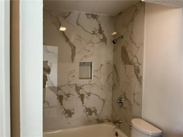 $950 | 2401 Pasadena Avenue, Unit 9, Metairie, LA 70001