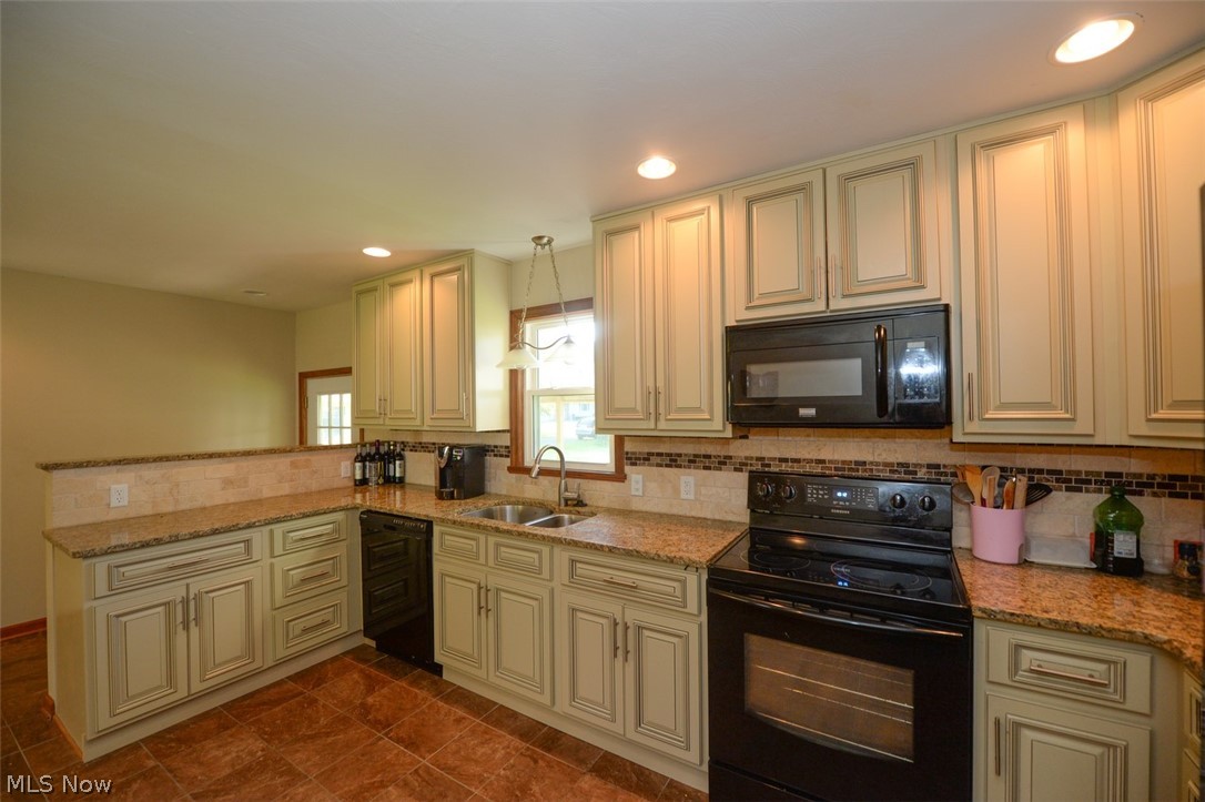 4124 Johnson Road Barberton, OH 44203 - Photo 7 of 31 Gallery Image 7
