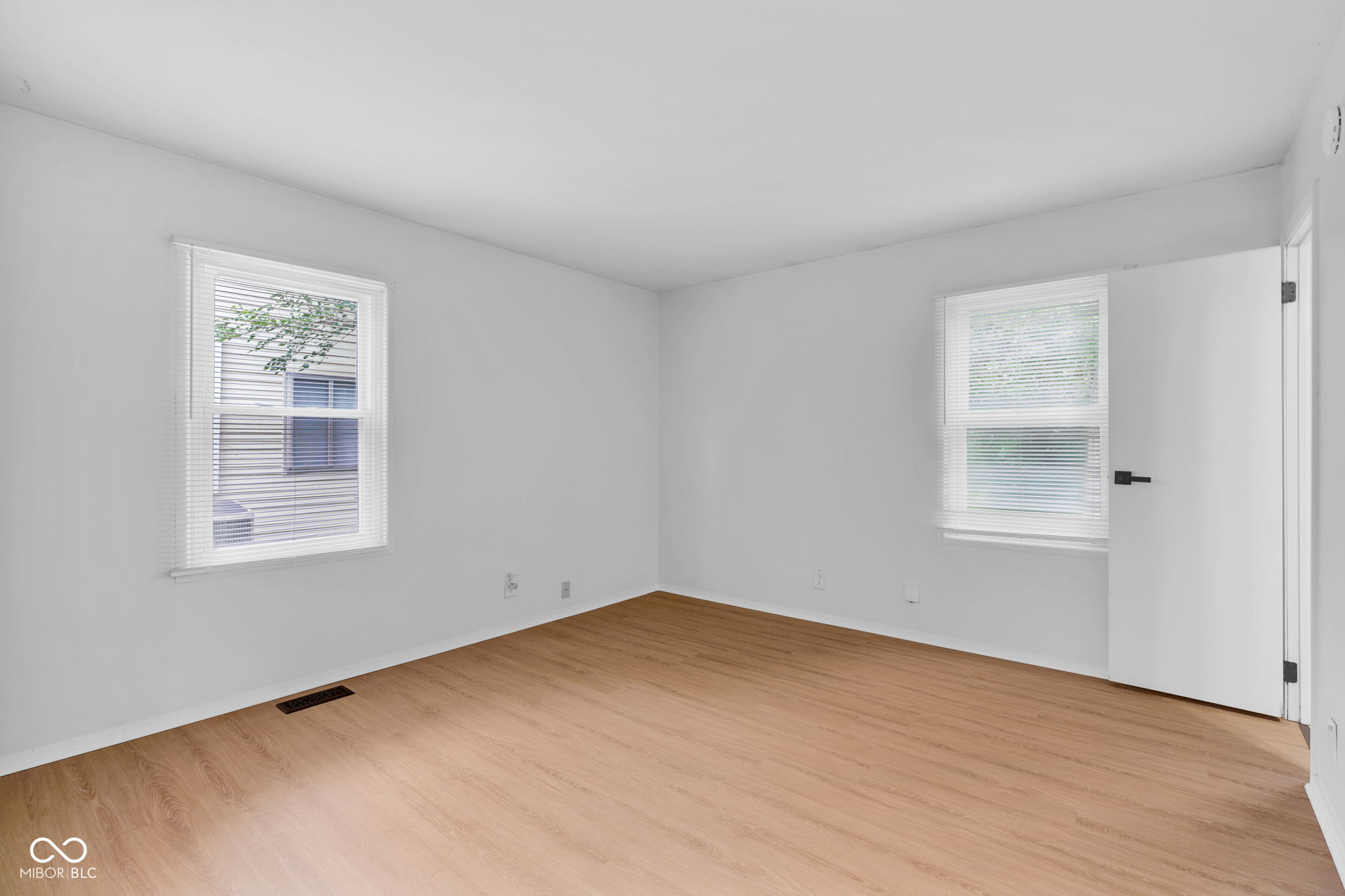 3025 Lucas Way Columbus, IN 47203 - Photo 25 of 31