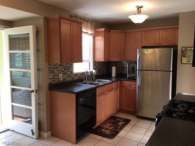 1740 Lyndhurst Road Cleveland, OH 44124 - Photo 5 of 21