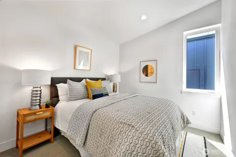 $825,000 | 527 B Northeast 89th Street, Seattle, WA 98115