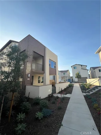 $5,900 | 110 Seep, Irvine, CA 92618