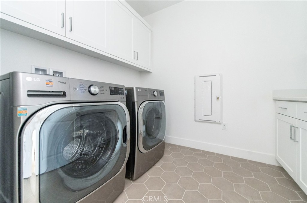 110 Seep Irvine, CA 92618 - Photo 30 of 37 a utility room with dryer and washer