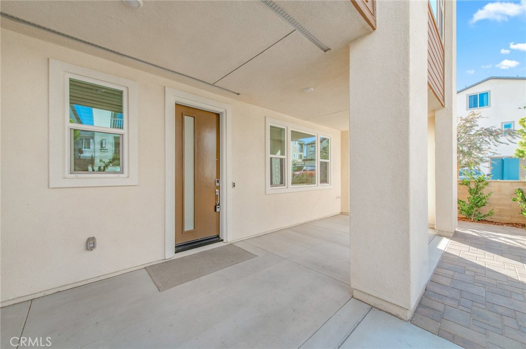 110 Seep Irvine, CA 92618 - Photo 4 of 37 an empty room with windows