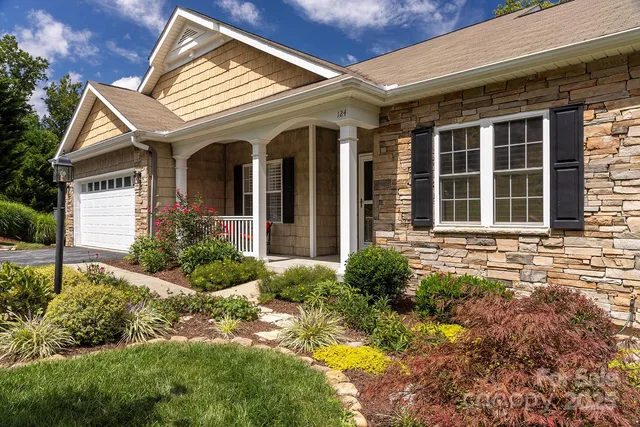 $586,000 | 124 Old Pasture Way, Hendersonville, NC 28739